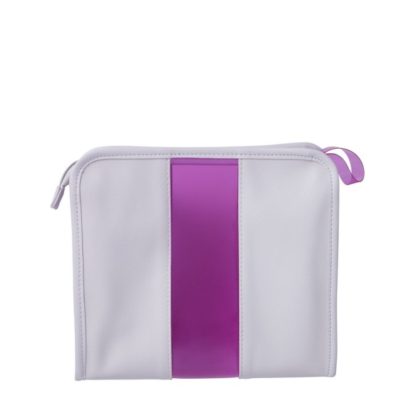 ๐18 Piece Beauty Sampler and Makeup Bag - Picture 2 of 8